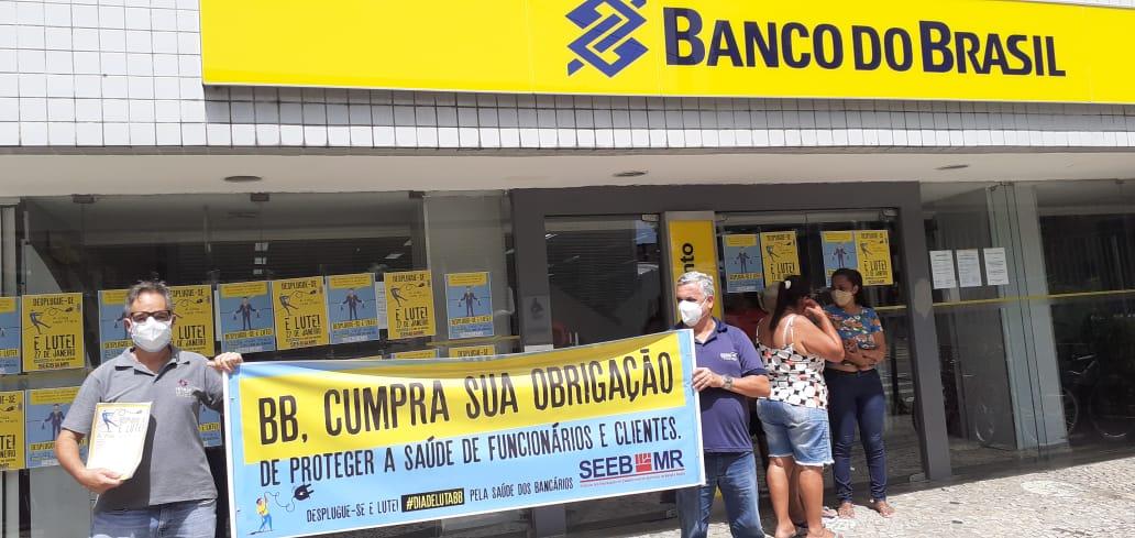 Trabalhadores do BB protestam por mais proteção contra Covid-19 e Influenza