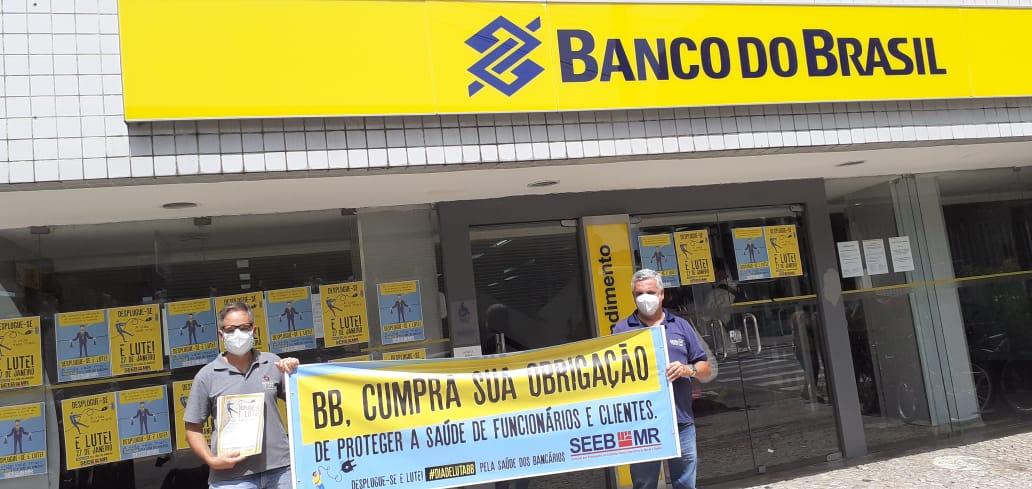 Trabalhadores do BB protestam por mais proteção contra Covid-19 e Influenza